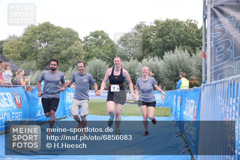 25.08.2024 - Elbe Triathlon Hamburg H.Heesch http://msf.ph/oto/6856083 25.08.2024 16:11:01 Ziel  meine-sportfotos.de