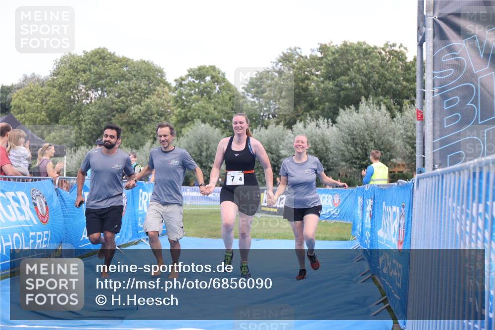 25.08.2024 - Elbe Triathlon Hamburg H.Heesch http://msf.ph/oto/6856090 25.08.2024 16:11:01 Ziel  meine-sportfotos.de