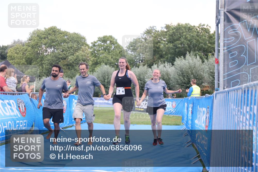 25.08.2024 - Elbe Triathlon Hamburg H.Heesch http://msf.ph/oto/6856096 25.08.2024 16:11:01 Ziel  meine-sportfotos.de