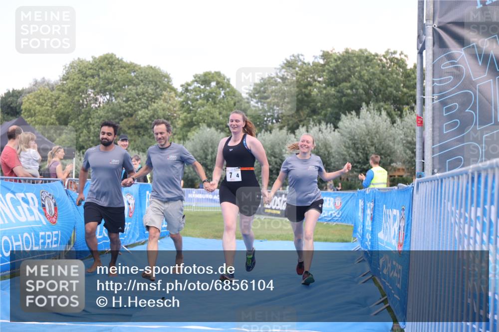 25.08.2024 - Elbe Triathlon Hamburg H.Heesch http://msf.ph/oto/6856104 25.08.2024 16:11:01 Ziel  meine-sportfotos.de