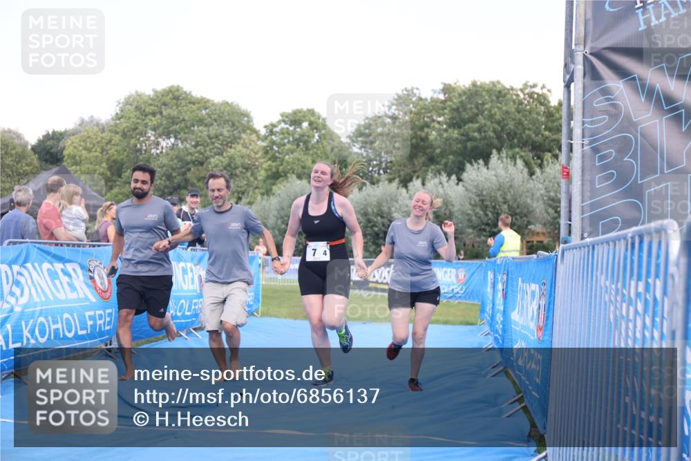 25.08.2024 - Elbe Triathlon Hamburg H.Heesch http://msf.ph/oto/6856137 25.08.2024 16:11:02 Ziel  meine-sportfotos.de