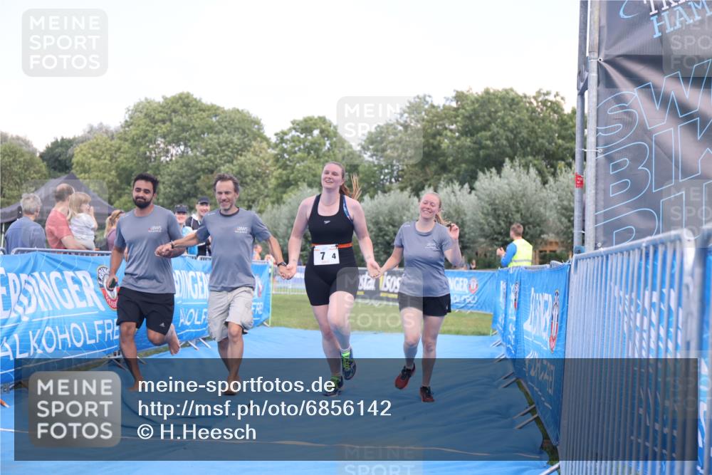 25.08.2024 - Elbe Triathlon Hamburg H.Heesch http://msf.ph/oto/6856142 25.08.2024 16:11:02 Ziel  meine-sportfotos.de