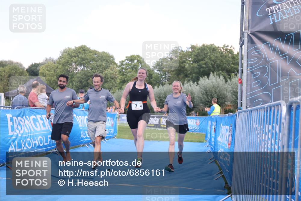 25.08.2024 - Elbe Triathlon Hamburg H.Heesch http://msf.ph/oto/6856161 25.08.2024 16:11:02 Ziel  meine-sportfotos.de