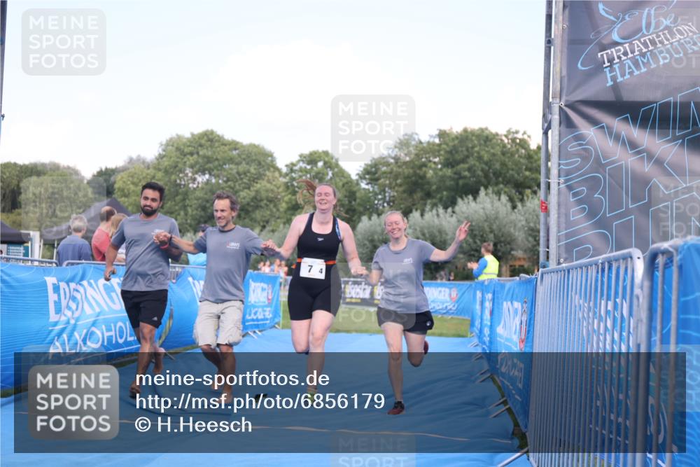25.08.2024 - Elbe Triathlon Hamburg H.Heesch http://msf.ph/oto/6856179 25.08.2024 16:11:02 Ziel  meine-sportfotos.de