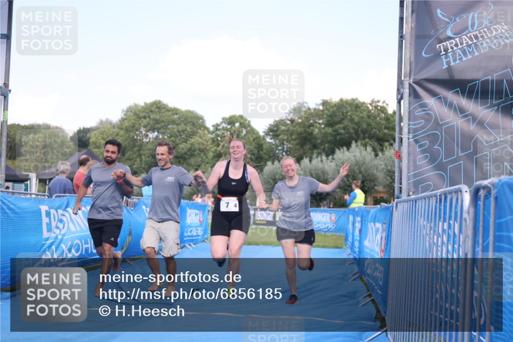 25.08.2024 - Elbe Triathlon Hamburg H.Heesch http://msf.ph/oto/6856185 25.08.2024 16:11:02 Ziel  meine-sportfotos.de