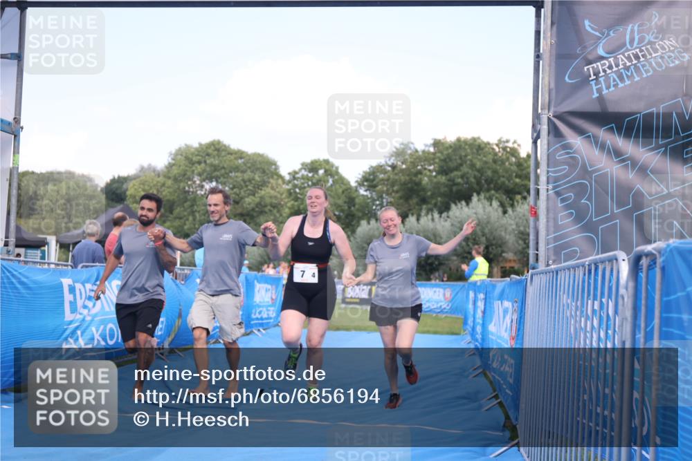 25.08.2024 - Elbe Triathlon Hamburg H.Heesch http://msf.ph/oto/6856194 25.08.2024 16:11:02 Ziel  meine-sportfotos.de
