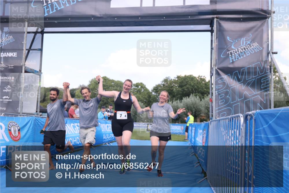 25.08.2024 - Elbe Triathlon Hamburg H.Heesch http://msf.ph/oto/6856247 25.08.2024 16:11:02 Ziel  meine-sportfotos.de