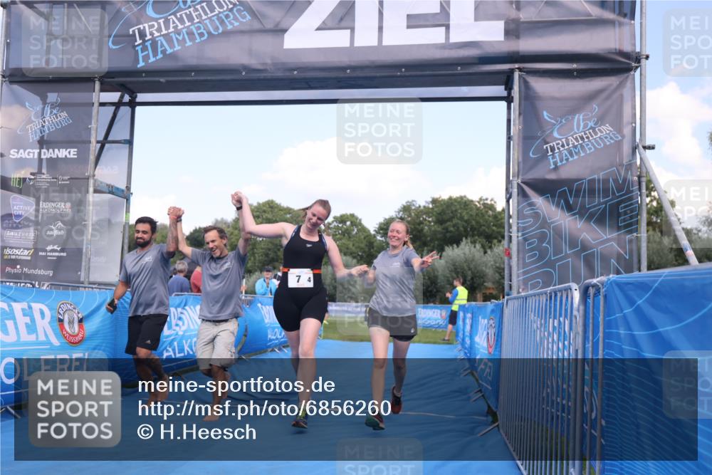25.08.2024 - Elbe Triathlon Hamburg H.Heesch http://msf.ph/oto/6856260 25.08.2024 16:11:03 Ziel  meine-sportfotos.de
