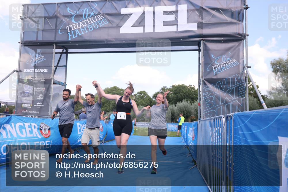 25.08.2024 - Elbe Triathlon Hamburg H.Heesch http://msf.ph/oto/6856275 25.08.2024 16:11:03 Ziel  meine-sportfotos.de