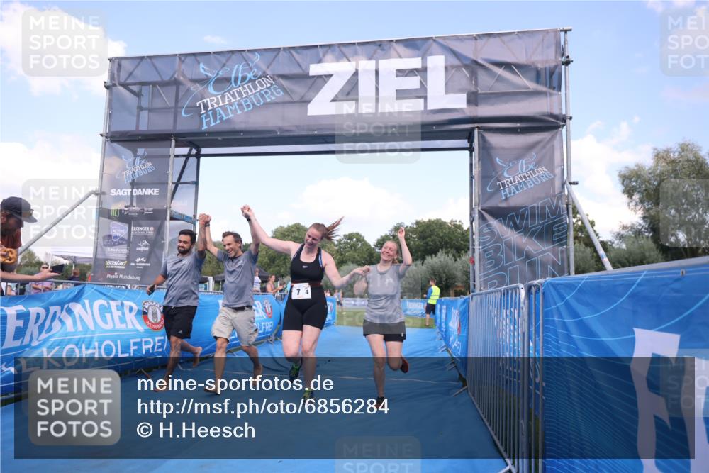 25.08.2024 - Elbe Triathlon Hamburg H.Heesch http://msf.ph/oto/6856284 25.08.2024 16:11:03 Ziel  meine-sportfotos.de