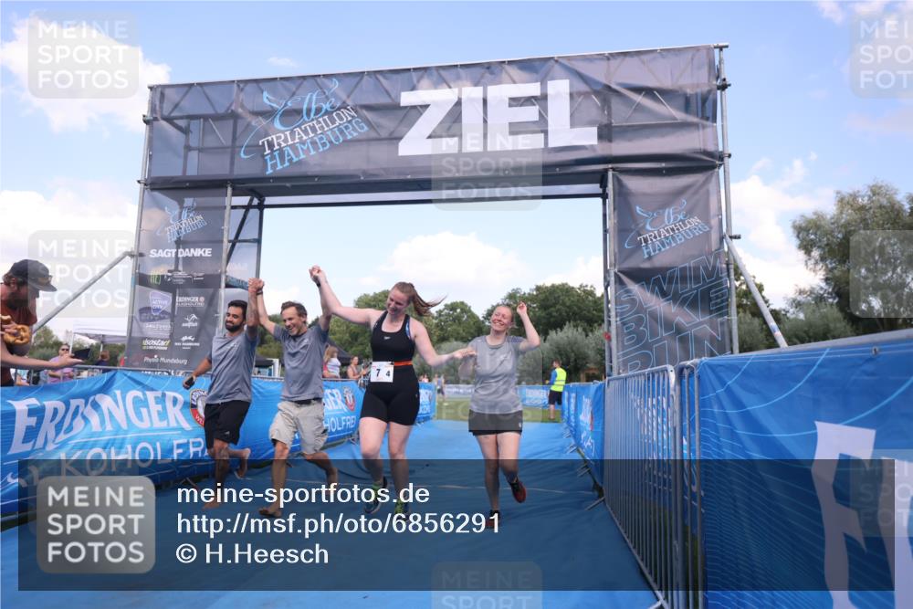 25.08.2024 - Elbe Triathlon Hamburg H.Heesch http://msf.ph/oto/6856291 25.08.2024 16:11:03 Ziel  meine-sportfotos.de