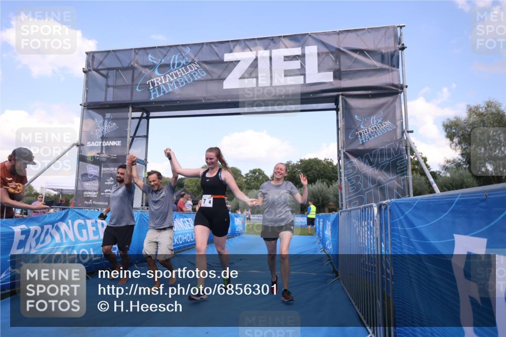 25.08.2024 - Elbe Triathlon Hamburg H.Heesch http://msf.ph/oto/6856301 25.08.2024 16:11:03 Ziel  meine-sportfotos.de