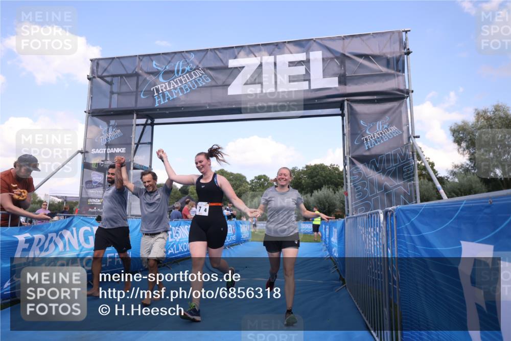 25.08.2024 - Elbe Triathlon Hamburg H.Heesch http://msf.ph/oto/6856318 25.08.2024 16:11:03 Ziel  meine-sportfotos.de
