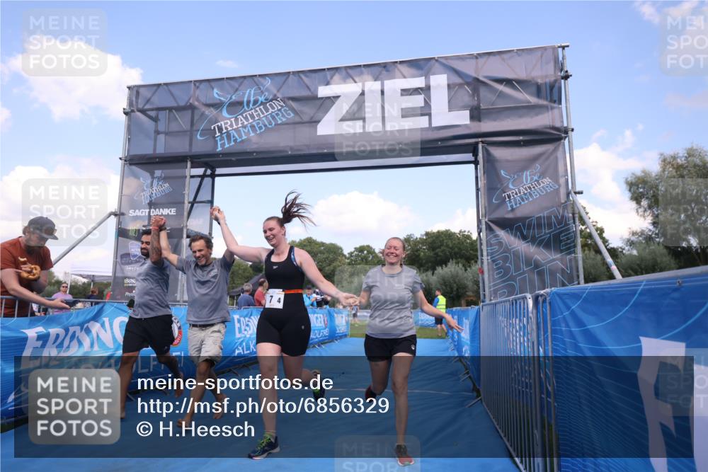 25.08.2024 - Elbe Triathlon Hamburg H.Heesch http://msf.ph/oto/6856329 25.08.2024 16:11:03 Ziel  meine-sportfotos.de
