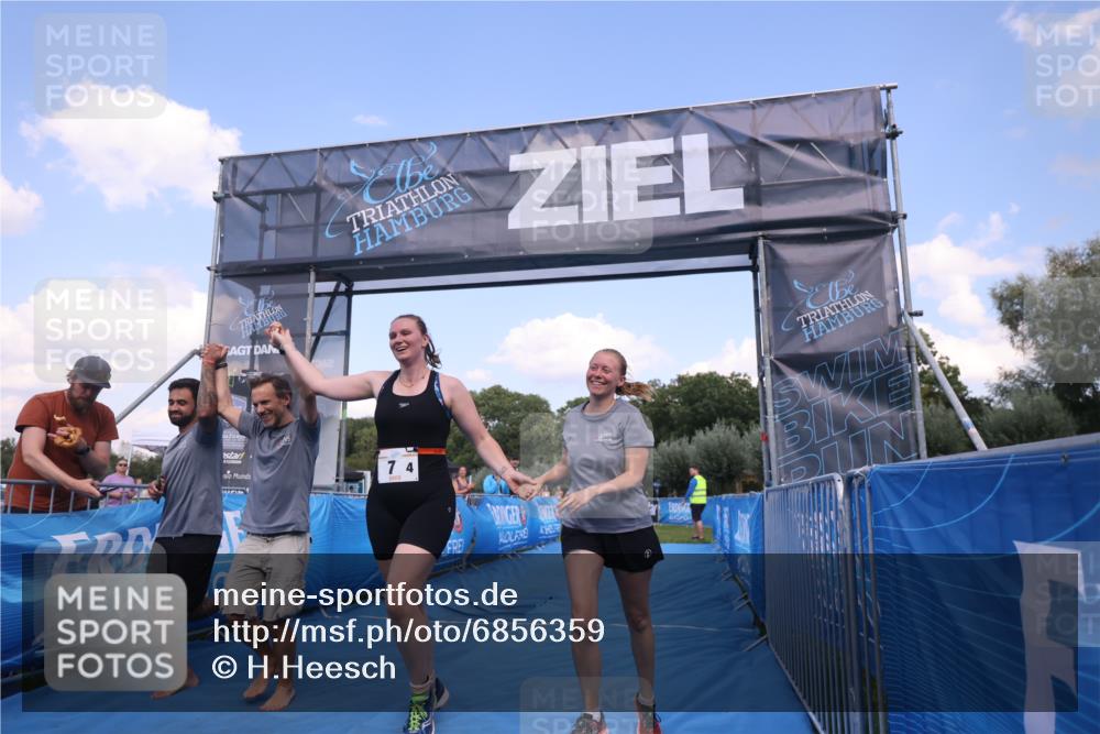 25.08.2024 - Elbe Triathlon Hamburg H.Heesch http://msf.ph/oto/6856359 25.08.2024 16:11:03 Ziel  meine-sportfotos.de