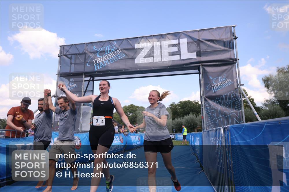 25.08.2024 - Elbe Triathlon Hamburg H.Heesch http://msf.ph/oto/6856371 25.08.2024 16:11:03 Ziel  meine-sportfotos.de