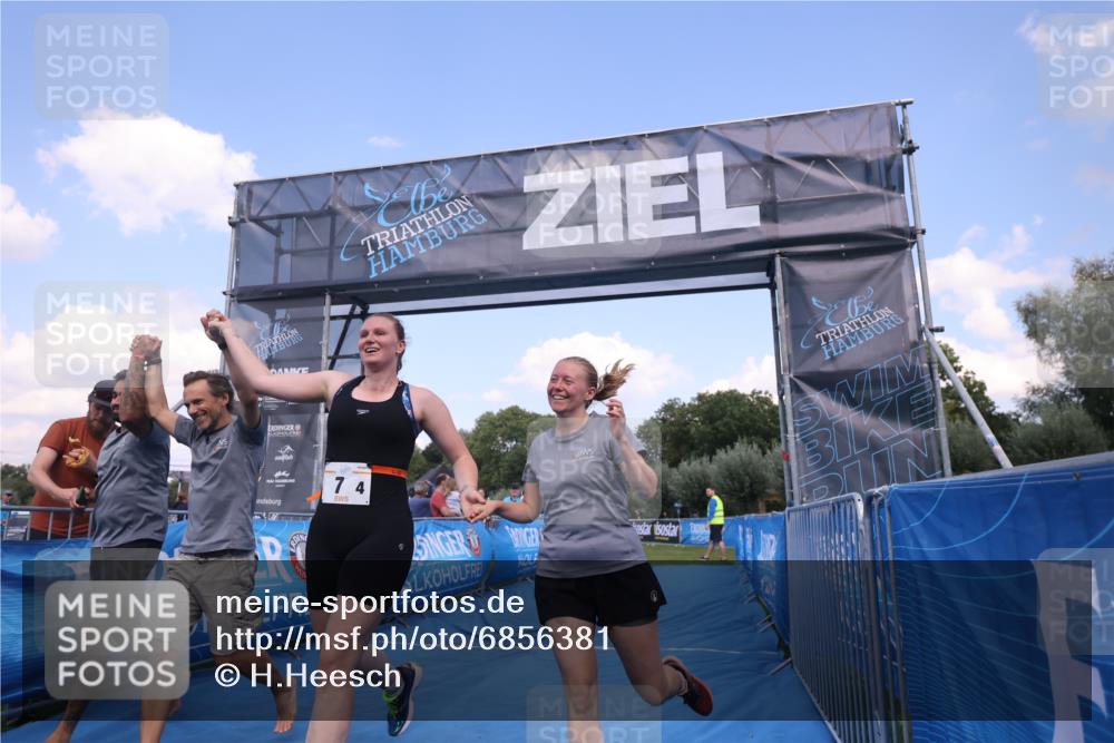 25.08.2024 - Elbe Triathlon Hamburg H.Heesch http://msf.ph/oto/6856381 25.08.2024 16:11:03 Ziel  meine-sportfotos.de