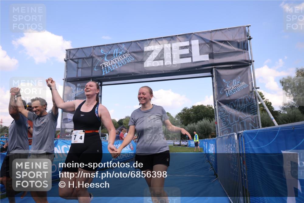 25.08.2024 - Elbe Triathlon Hamburg H.Heesch http://msf.ph/oto/6856398 25.08.2024 16:11:04 Ziel  meine-sportfotos.de