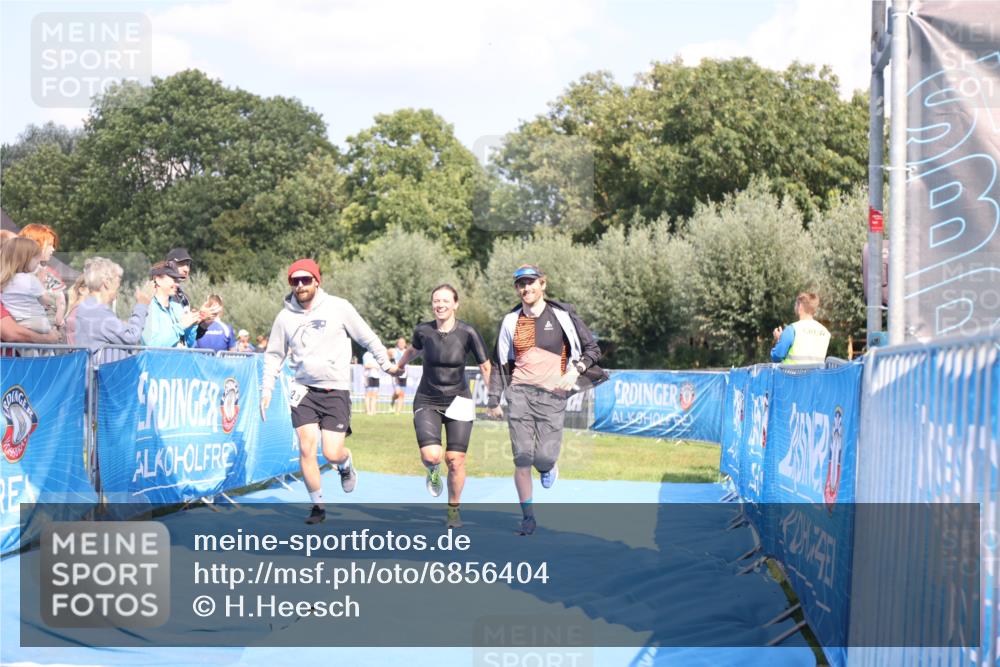 25.08.2024 - Elbe Triathlon Hamburg H.Heesch http://msf.ph/oto/6856404 25.08.2024 16:12:18 Ziel  meine-sportfotos.de