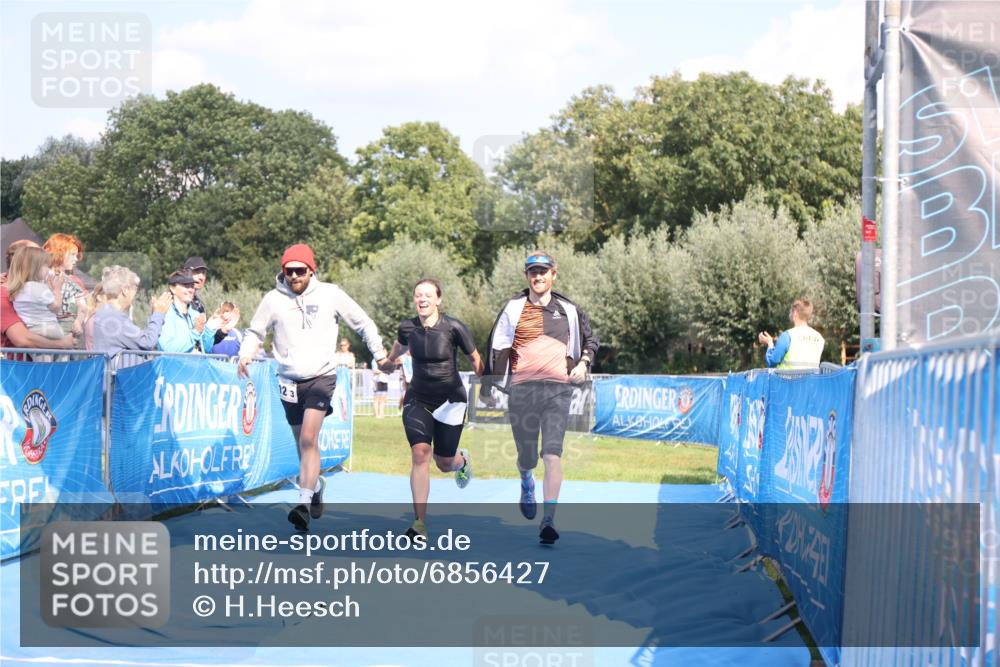 25.08.2024 - Elbe Triathlon Hamburg H.Heesch http://msf.ph/oto/6856427 25.08.2024 16:12:19 Ziel  meine-sportfotos.de