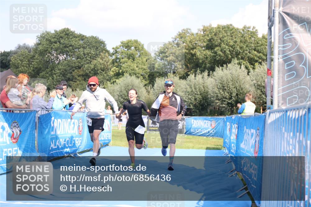 25.08.2024 - Elbe Triathlon Hamburg H.Heesch http://msf.ph/oto/6856436 25.08.2024 16:12:19 Ziel  meine-sportfotos.de