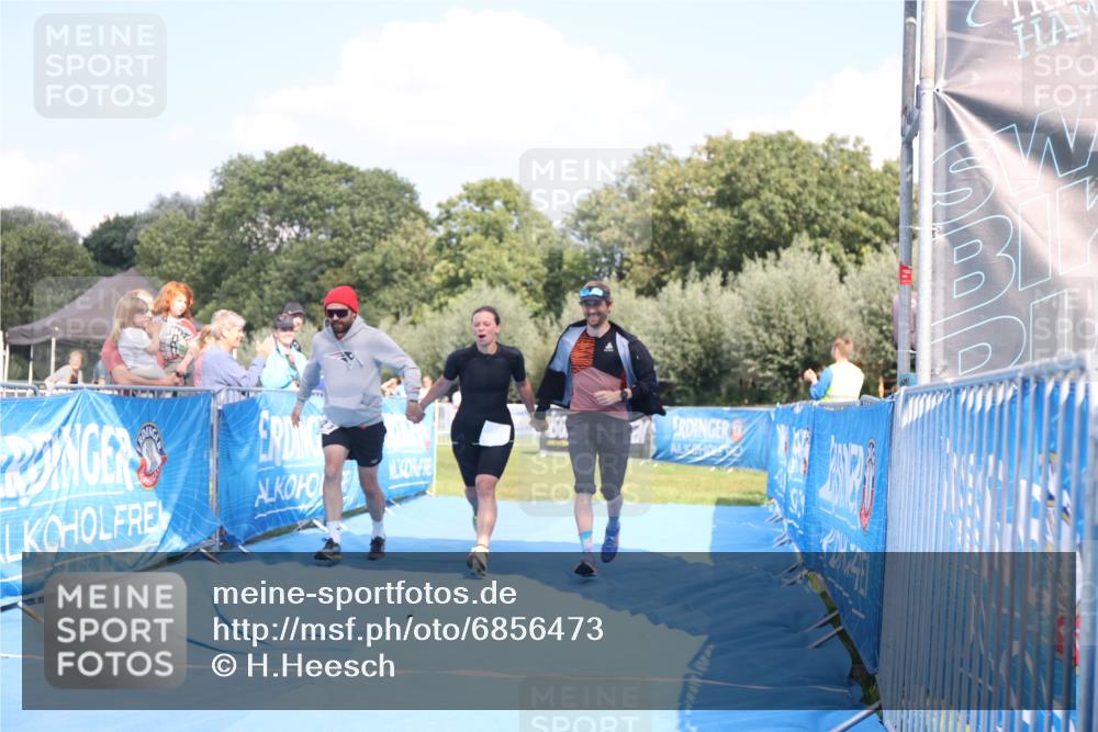 25.08.2024 - Elbe Triathlon Hamburg H.Heesch http://msf.ph/oto/6856473 25.08.2024 16:12:19 Ziel  meine-sportfotos.de