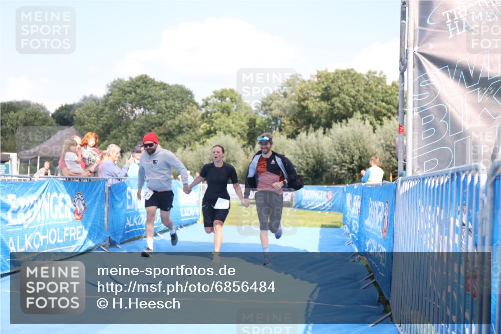 25.08.2024 - Elbe Triathlon Hamburg H.Heesch http://msf.ph/oto/6856484 25.08.2024 16:12:19 Ziel  meine-sportfotos.de