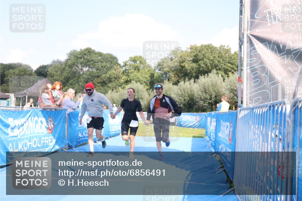25.08.2024 - Elbe Triathlon Hamburg H.Heesch http://msf.ph/oto/6856491 25.08.2024 16:12:19 Ziel  meine-sportfotos.de