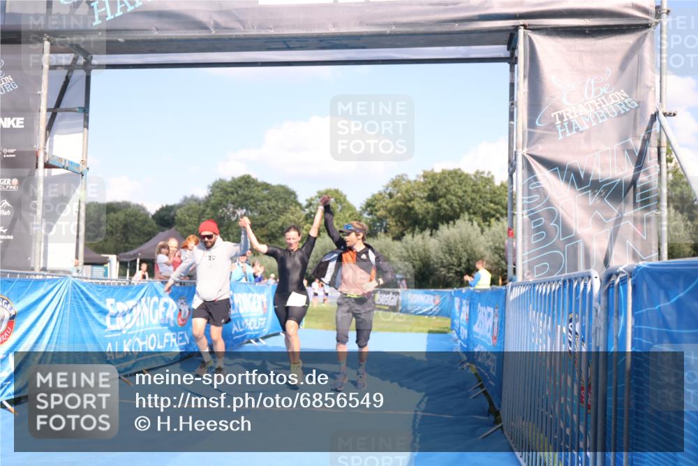 25.08.2024 - Elbe Triathlon Hamburg H.Heesch http://msf.ph/oto/6856549 25.08.2024 16:12:20 Ziel  meine-sportfotos.de