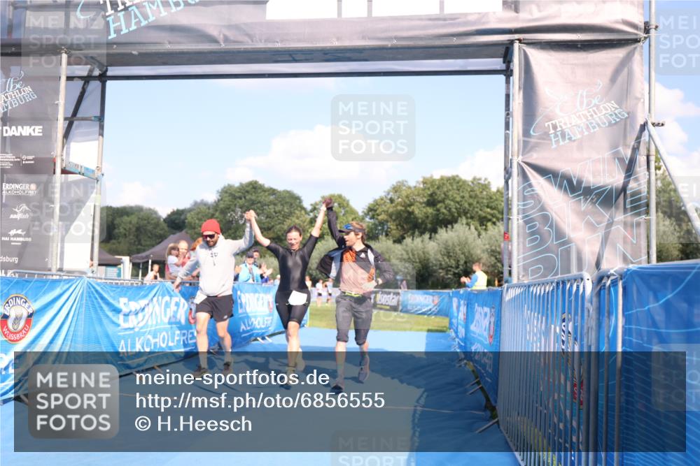 25.08.2024 - Elbe Triathlon Hamburg H.Heesch http://msf.ph/oto/6856555 25.08.2024 16:12:20 Ziel  meine-sportfotos.de