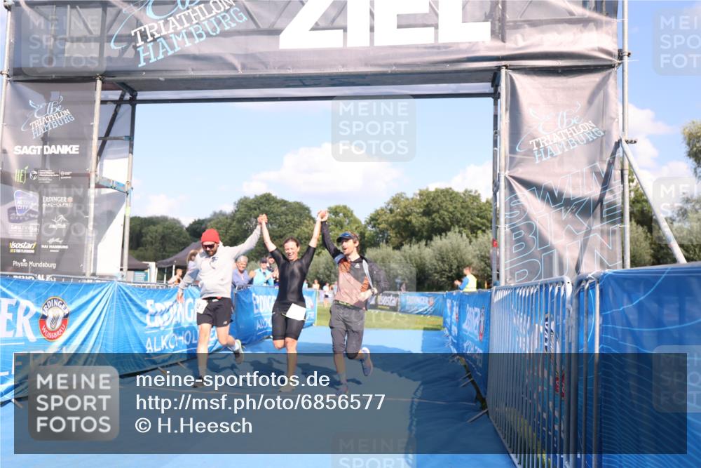25.08.2024 - Elbe Triathlon Hamburg H.Heesch http://msf.ph/oto/6856577 25.08.2024 16:12:20 Ziel  meine-sportfotos.de
