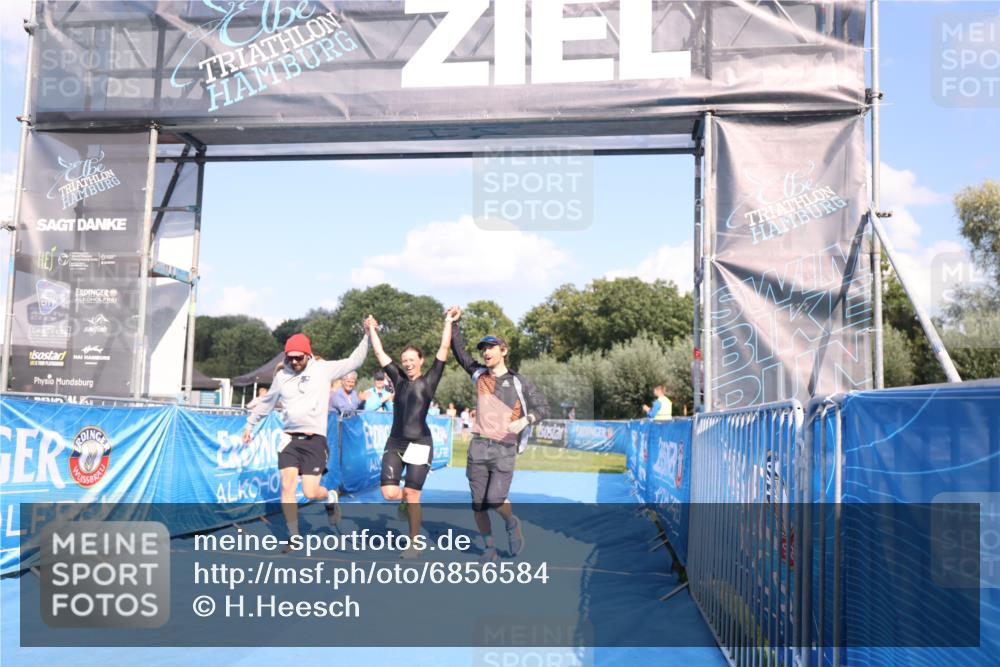 25.08.2024 - Elbe Triathlon Hamburg H.Heesch http://msf.ph/oto/6856584 25.08.2024 16:12:20 Ziel  meine-sportfotos.de