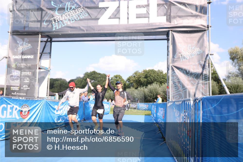 25.08.2024 - Elbe Triathlon Hamburg H.Heesch http://msf.ph/oto/6856590 25.08.2024 16:12:20 Ziel  meine-sportfotos.de