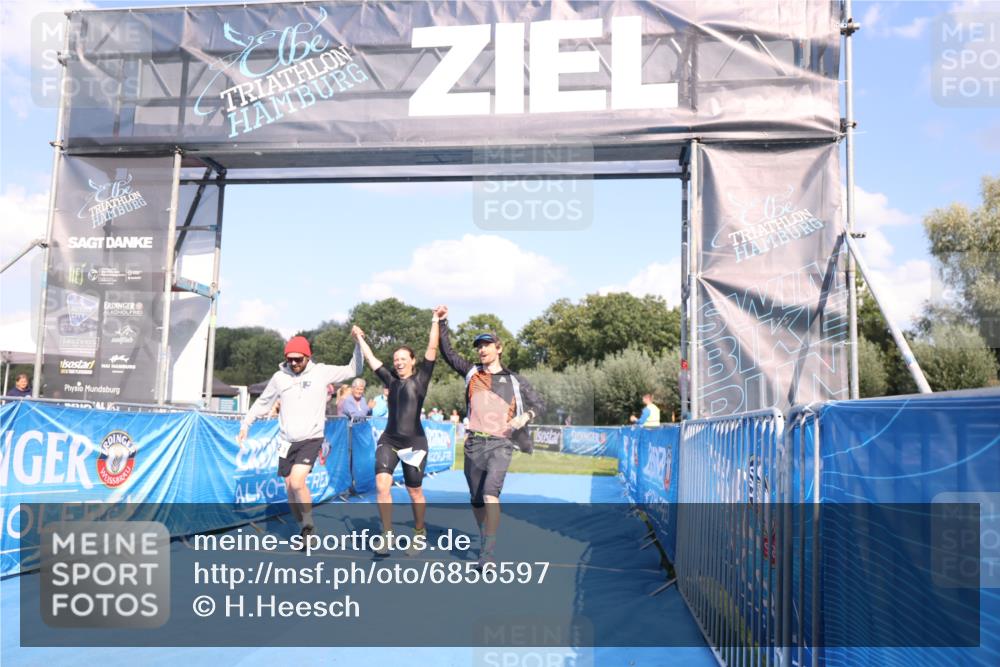 25.08.2024 - Elbe Triathlon Hamburg H.Heesch http://msf.ph/oto/6856597 25.08.2024 16:12:20 Ziel  meine-sportfotos.de