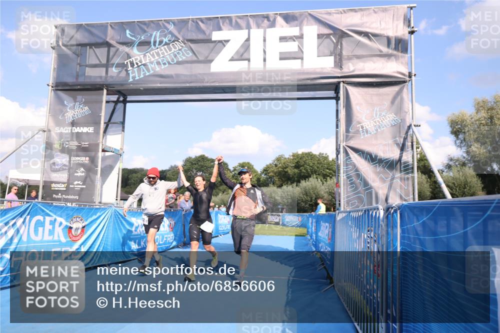 25.08.2024 - Elbe Triathlon Hamburg H.Heesch http://msf.ph/oto/6856606 25.08.2024 16:12:20 Ziel  meine-sportfotos.de