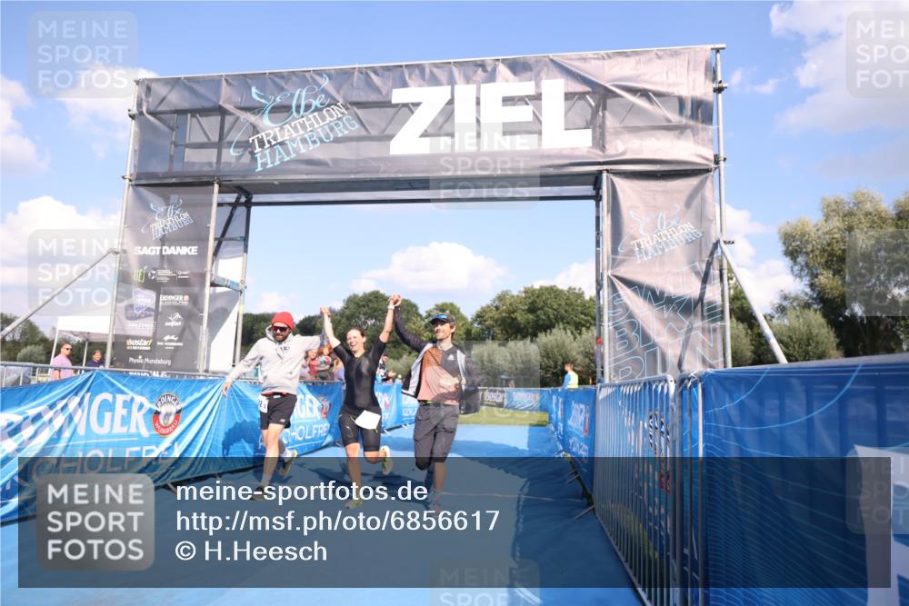 25.08.2024 - Elbe Triathlon Hamburg H.Heesch http://msf.ph/oto/6856617 25.08.2024 16:12:20 Ziel  meine-sportfotos.de
