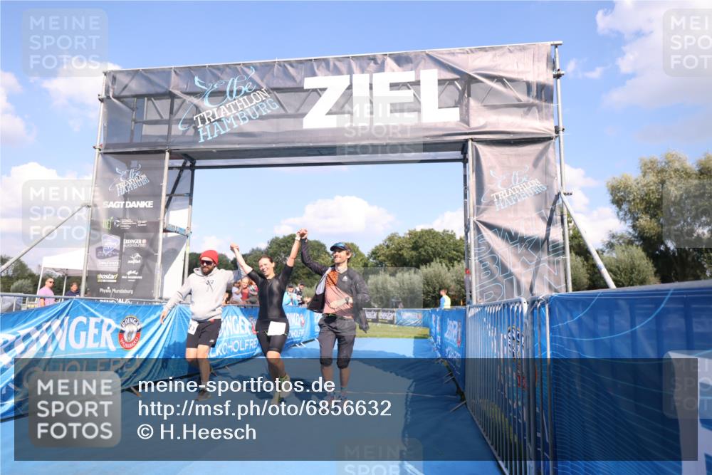 25.08.2024 - Elbe Triathlon Hamburg H.Heesch http://msf.ph/oto/6856632 25.08.2024 16:12:20 Ziel  meine-sportfotos.de