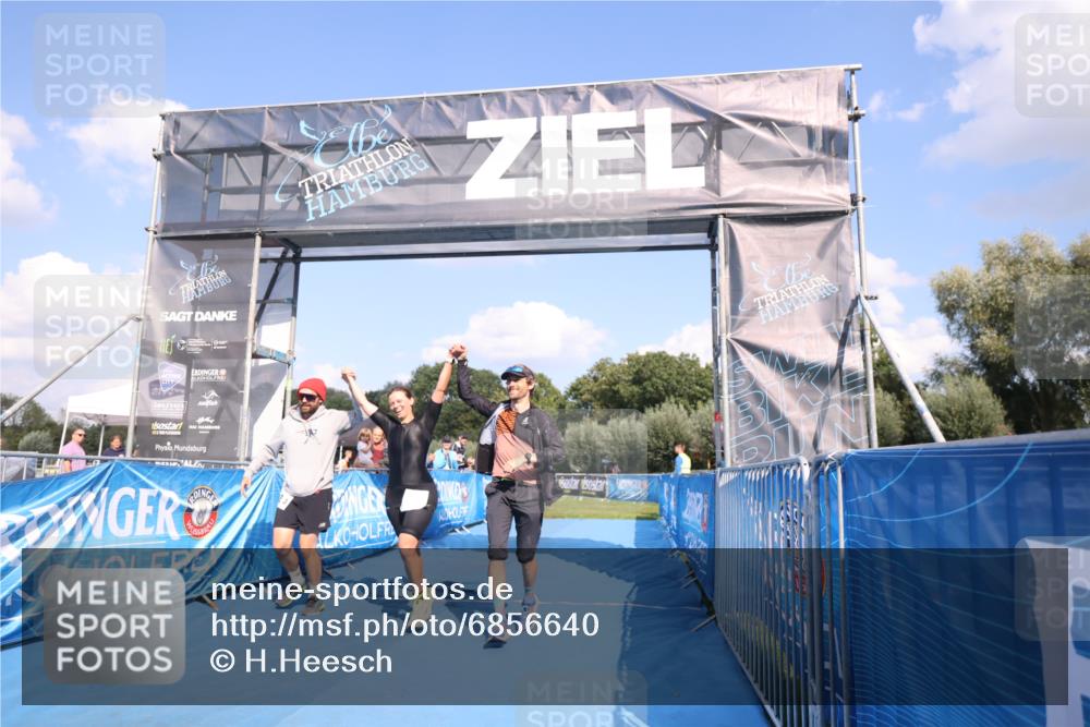 25.08.2024 - Elbe Triathlon Hamburg H.Heesch http://msf.ph/oto/6856640 25.08.2024 16:12:20 Ziel  meine-sportfotos.de