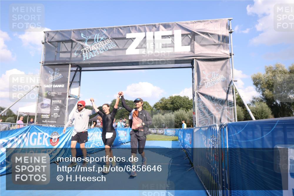 25.08.2024 - Elbe Triathlon Hamburg H.Heesch http://msf.ph/oto/6856646 25.08.2024 16:12:20 Ziel  meine-sportfotos.de