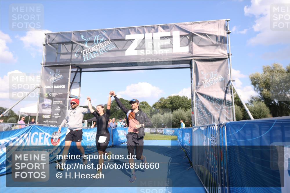 25.08.2024 - Elbe Triathlon Hamburg H.Heesch http://msf.ph/oto/6856660 25.08.2024 16:12:20 Ziel  meine-sportfotos.de