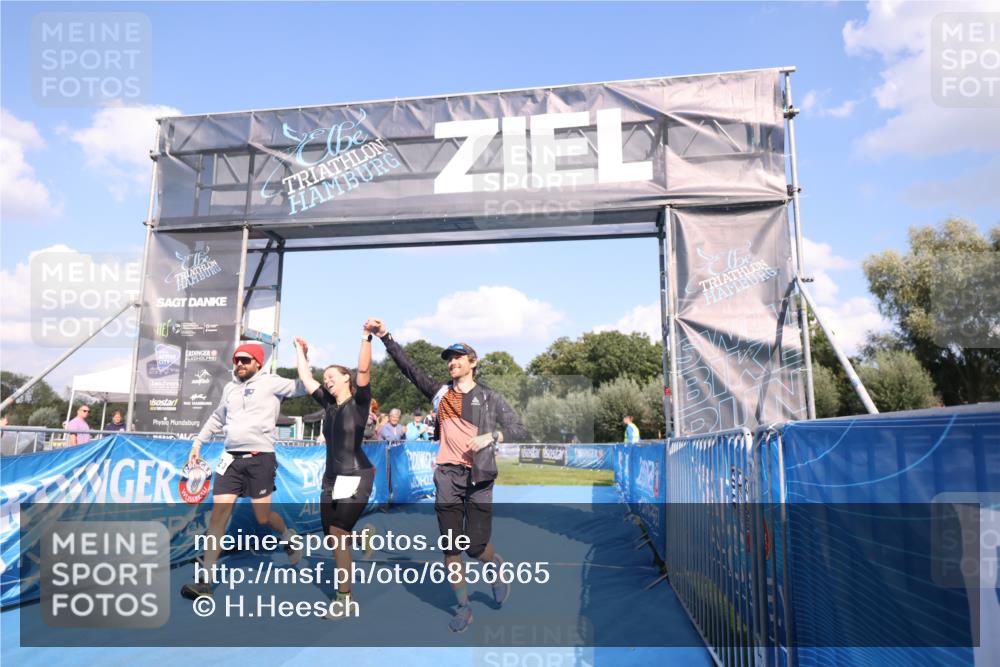 25.08.2024 - Elbe Triathlon Hamburg H.Heesch http://msf.ph/oto/6856665 25.08.2024 16:12:20 Ziel  meine-sportfotos.de