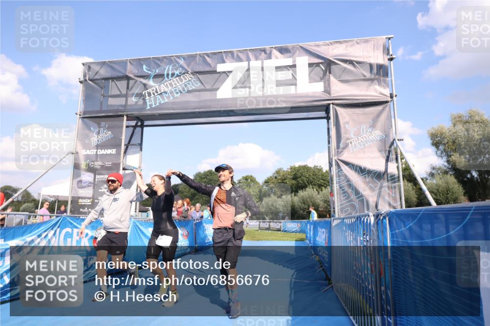 25.08.2024 - Elbe Triathlon Hamburg H.Heesch http://msf.ph/oto/6856676 25.08.2024 16:12:21 Ziel  meine-sportfotos.de