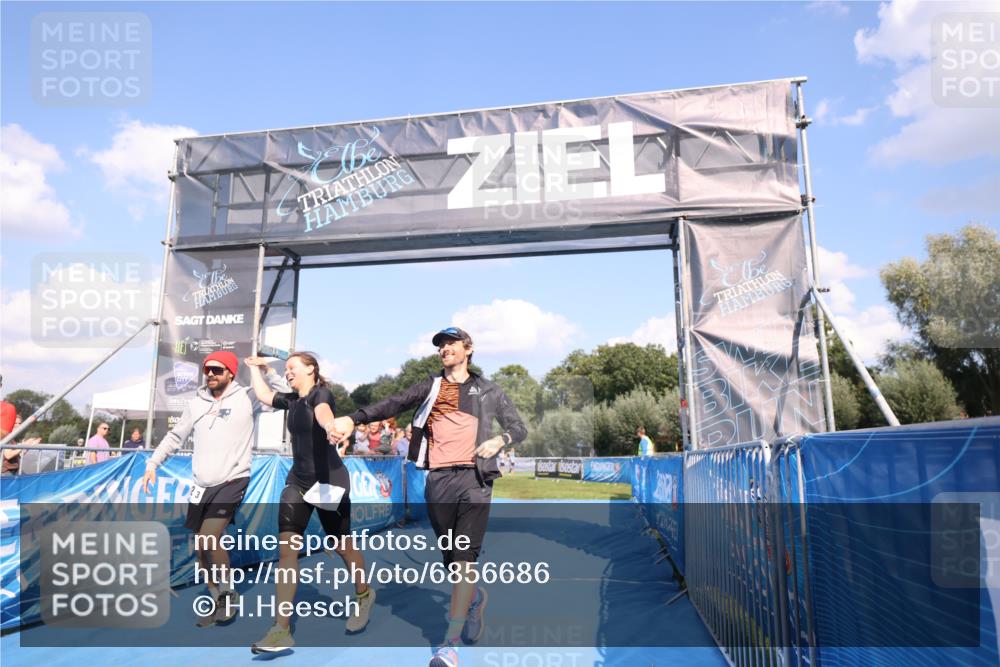25.08.2024 - Elbe Triathlon Hamburg H.Heesch http://msf.ph/oto/6856686 25.08.2024 16:12:21 Ziel  meine-sportfotos.de