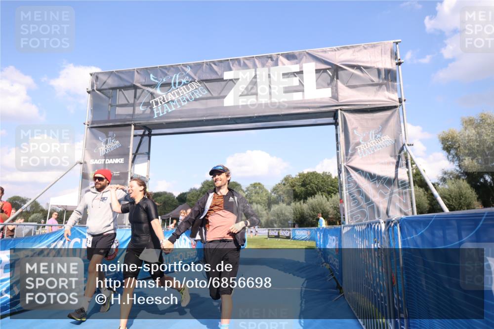 25.08.2024 - Elbe Triathlon Hamburg H.Heesch http://msf.ph/oto/6856698 25.08.2024 16:12:21 Ziel  meine-sportfotos.de