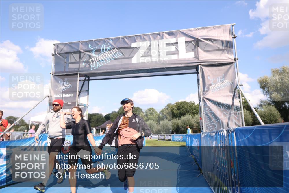 25.08.2024 - Elbe Triathlon Hamburg H.Heesch http://msf.ph/oto/6856705 25.08.2024 16:12:21 Ziel  meine-sportfotos.de