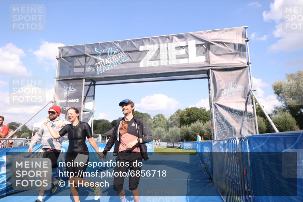 25.08.2024 - Elbe Triathlon Hamburg H.Heesch http://msf.ph/oto/6856718 25.08.2024 16:12:21 Ziel  meine-sportfotos.de