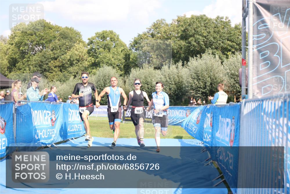 25.08.2024 - Elbe Triathlon Hamburg H.Heesch http://msf.ph/oto/6856726 25.08.2024 16:12:44 Ziel  meine-sportfotos.de