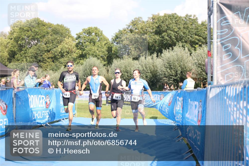25.08.2024 - Elbe Triathlon Hamburg H.Heesch http://msf.ph/oto/6856744 25.08.2024 16:12:45 Ziel  meine-sportfotos.de