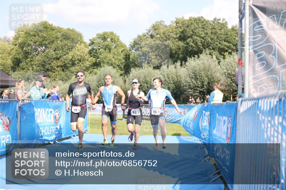 25.08.2024 - Elbe Triathlon Hamburg H.Heesch http://msf.ph/oto/6856752 25.08.2024 16:12:45 Ziel  meine-sportfotos.de