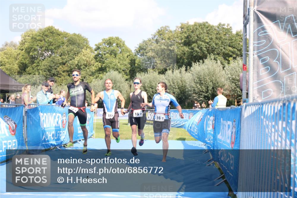 25.08.2024 - Elbe Triathlon Hamburg H.Heesch http://msf.ph/oto/6856772 25.08.2024 16:12:45 Ziel  meine-sportfotos.de